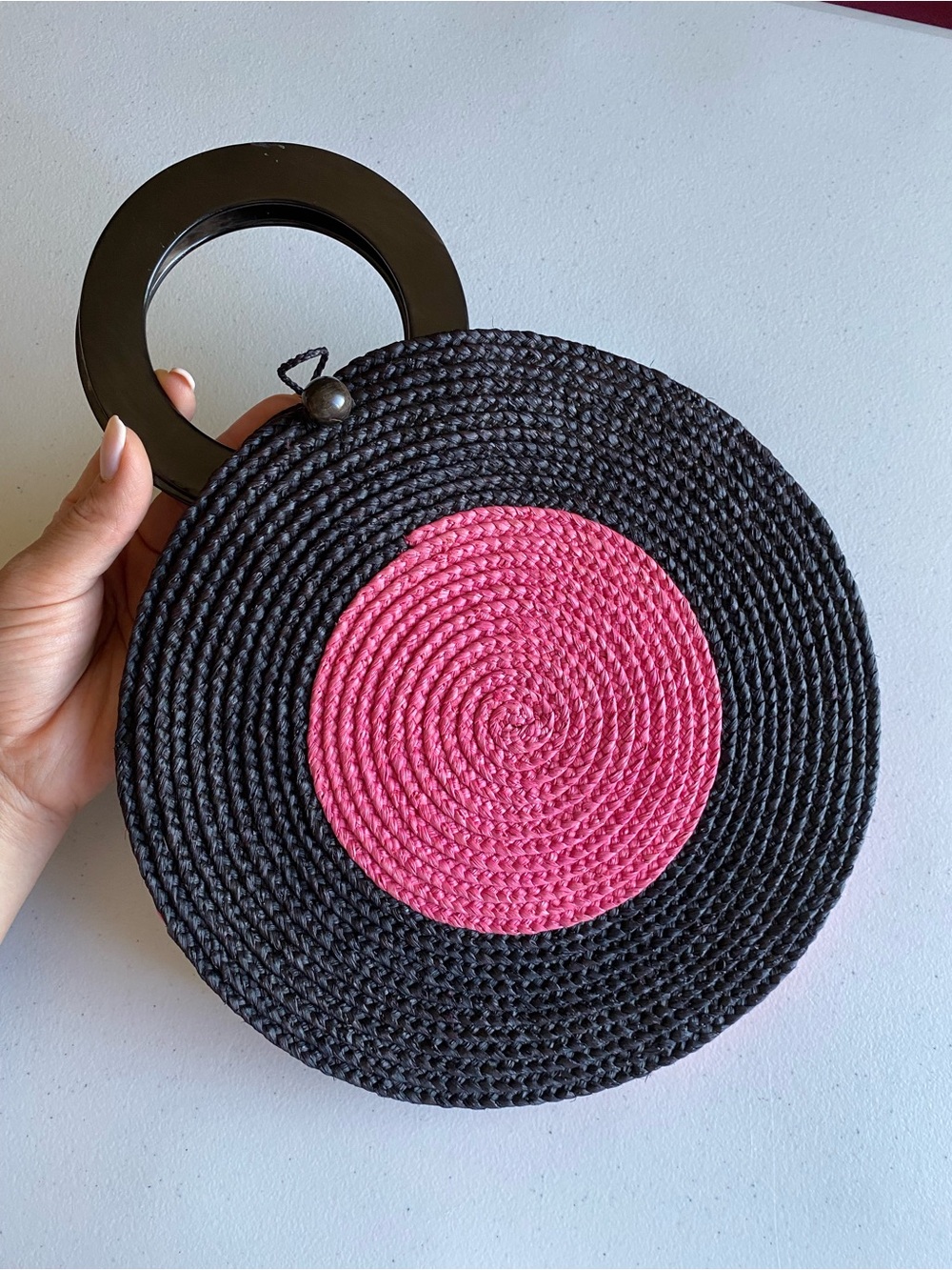 Majunga pink and black circle jute knit tortoise handle purse